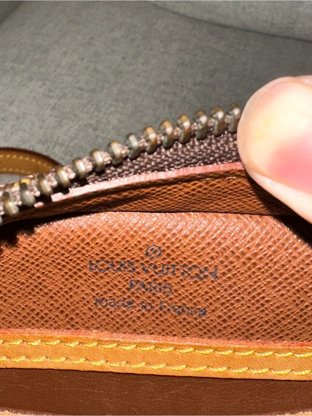 Louis Vuitton Blois Monogram Vintage Crossbody Bag - Picture 5 of 10